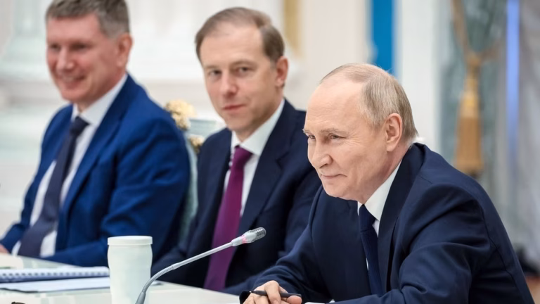 Putin hails Russia’s economic growth — RT Business News
