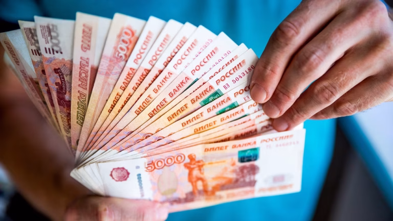 Ex-central bank chief predicts Russia will never abandon cash — RT Business News