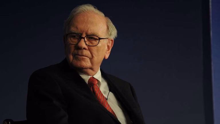 Warren Buffett slams Trump’s tariffs — RT Business News