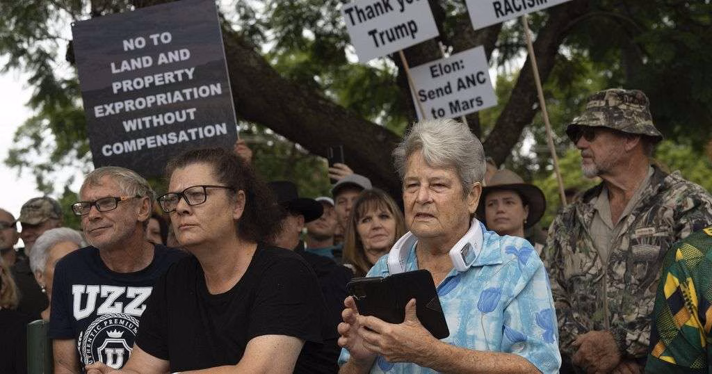 Reports that first white South African 'refugees' due to arrive in US next week