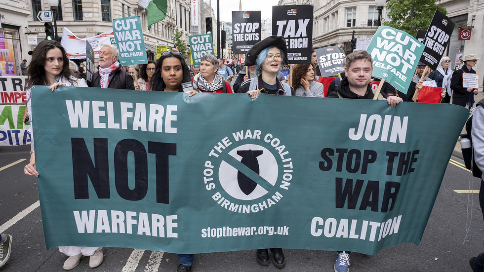 Thousands rally in London demanding ‘Welfare Not Warfare’ (VIDEOS) — RT World News