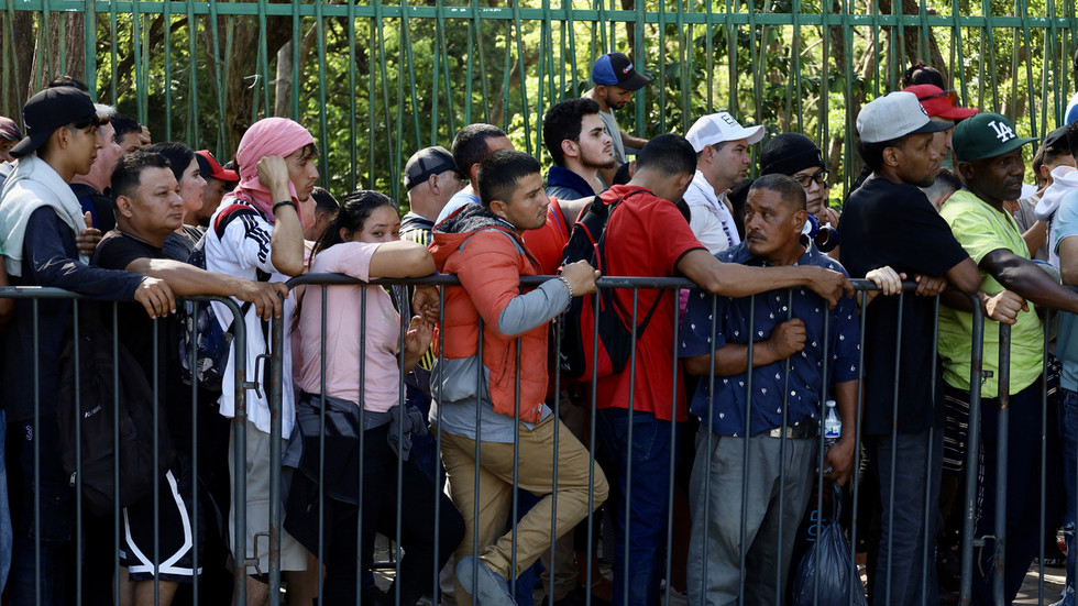 Trump orders ‘largest mass deportation in history’ — RT World News
