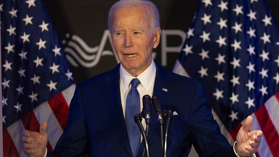 Trump promotes claim Biden was replaced by ‘robotic clone’ — RT World News