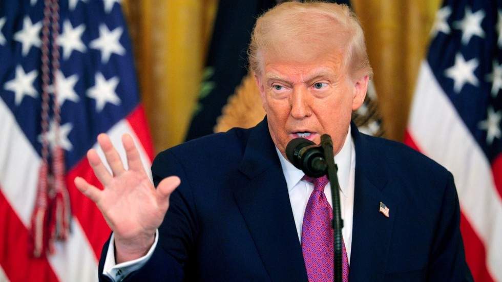 Trump Warns Iran of Retaliation at Unprecedented Levels if US Trump warns Iran against attacking US — RT World News