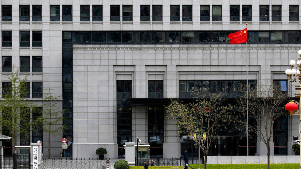 Beijing slams EU for including Chinese firms in Russia sanctions — RT Business News