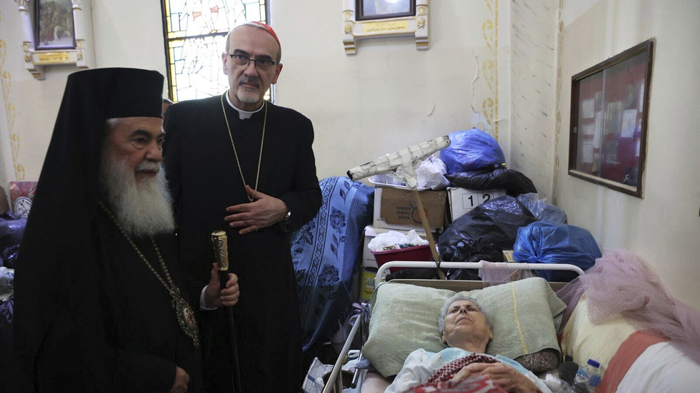 Netanyahu apologizes to Pope for bombing church — RT World News