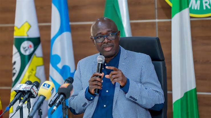 Nigeria’s oil production to hit 2million bpd by 2025 ending – Lokpobiri  — Daily Nigerian