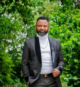 Reactions trail video of actor, Akin Olaiya’s new wife’s facial expression [VIDEO]
