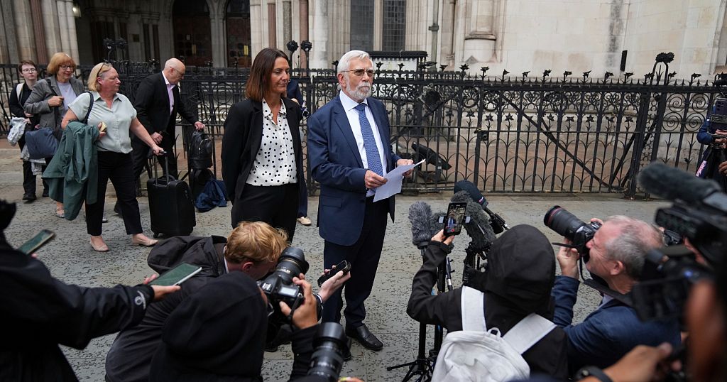 Appeals court overturns ruling barring asylum-seekers from being housed in UK hotel