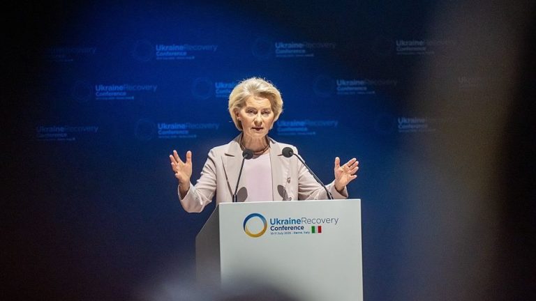 Von der Leyen calls Putin a ‘predator’ — RT World News