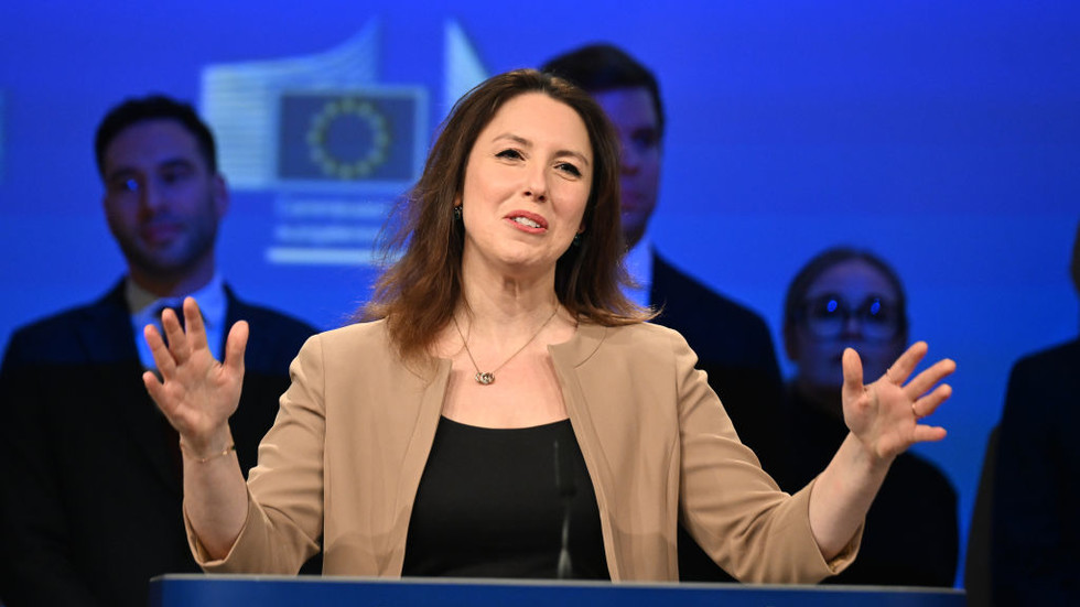 EU pledges to maintain Russian sanctions — RT Business News
