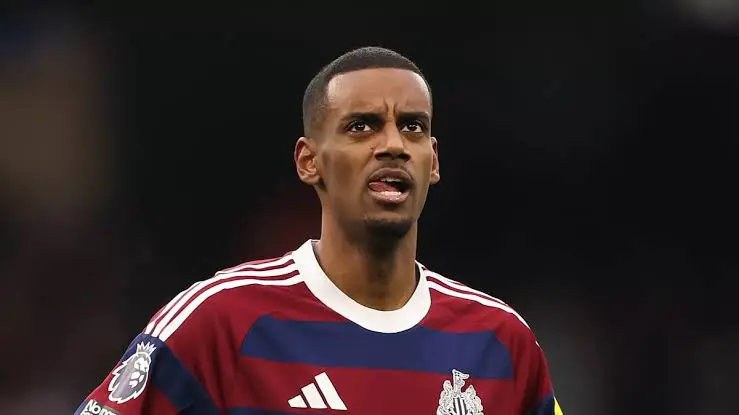 EPL: Howe keeps door open for Isak’s Newcastle return