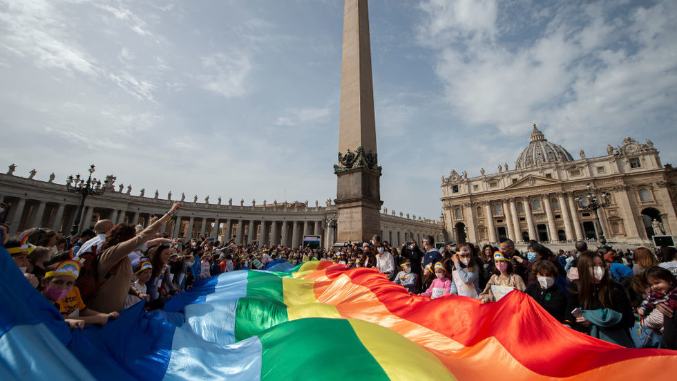 Vatican to host LGBTQ group — RT World News