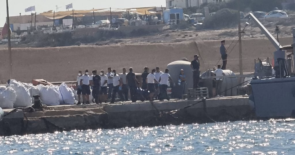 27 migrants drown off Lampedusa, dozens rescued