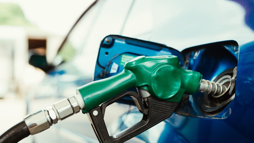 Again, Nigerian filling stations reduce fuel prices to woo buyers