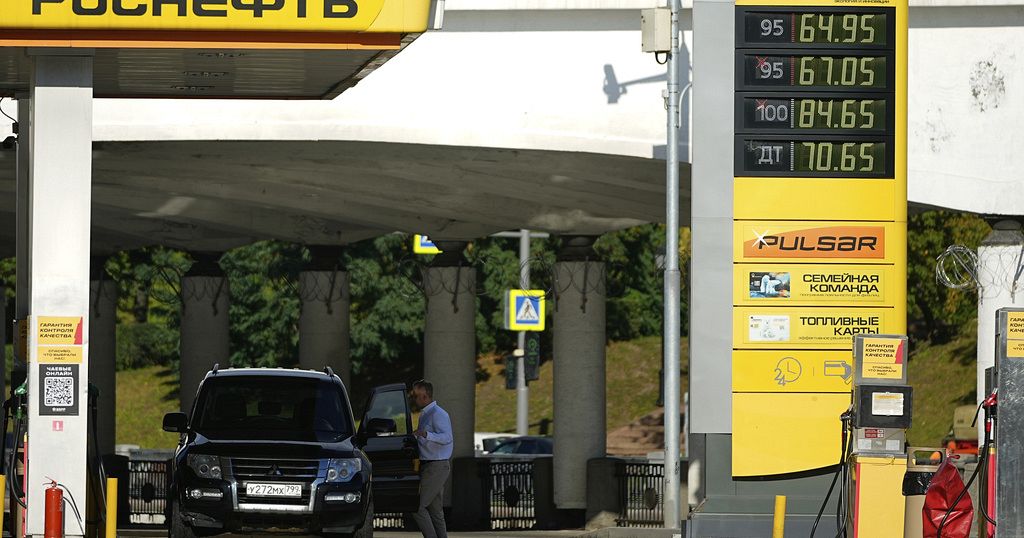 Russia extends gasoline export ban amid shortages, price surge
