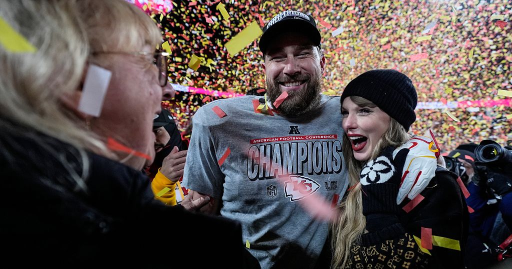 Taylor Swift and Travis Kelce announce their engagement