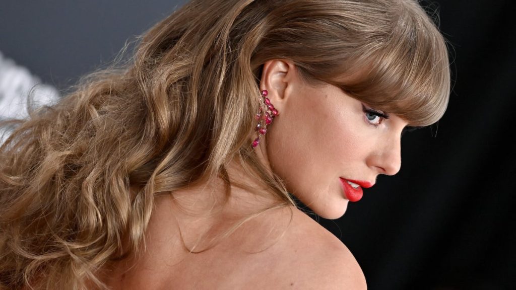 Gaylor Swift subreddit goes private after Taylor's engagement, lots of mocking
