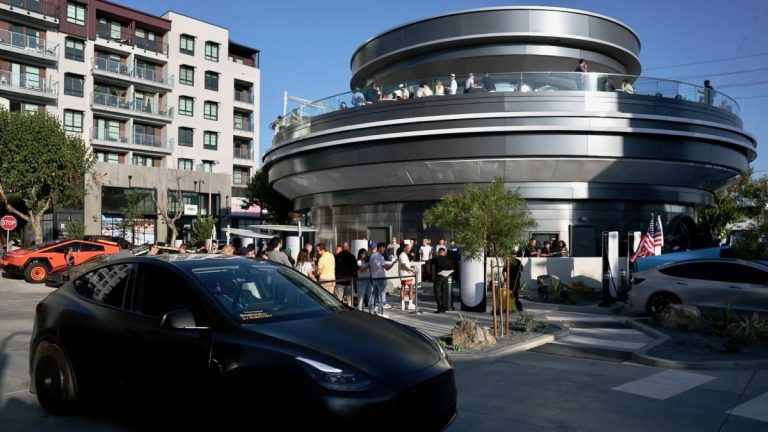 A Tesla Diner walkthrough: The good, the bad, and the scary