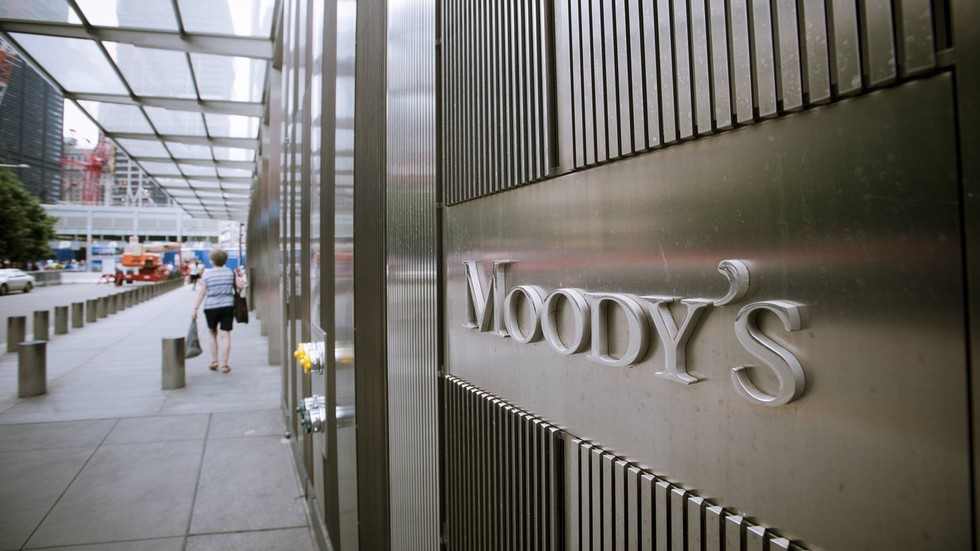 US ‘on precipice’ of recession – Moody’s — RT Business News