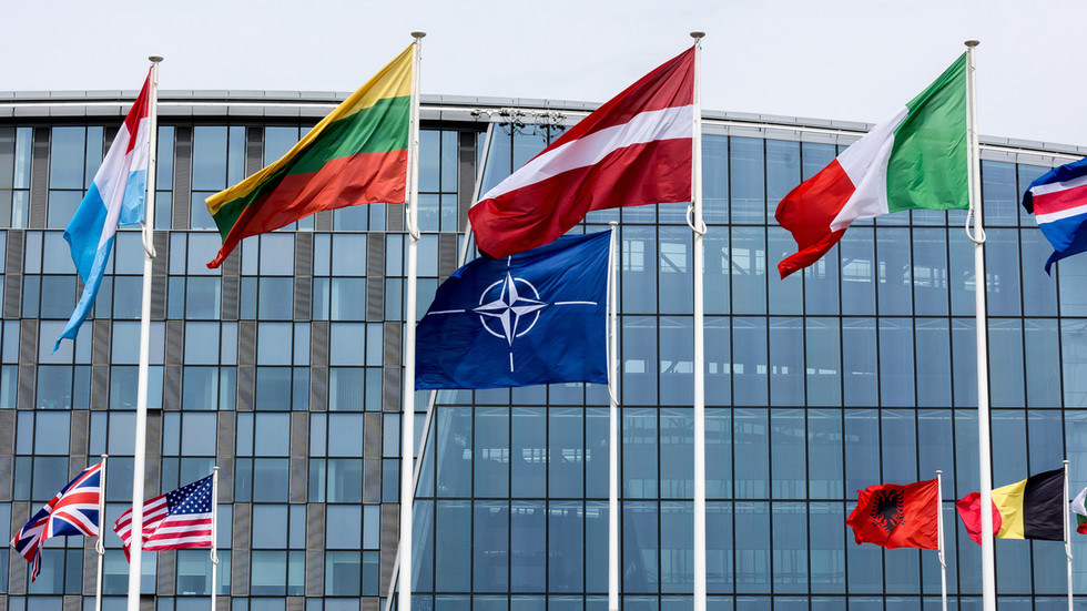 European NATO states to continue arming Ukraine — RT World News