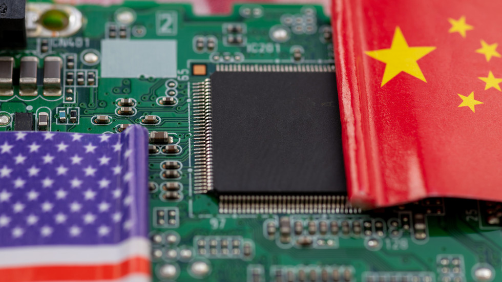 China launches probe into US chip giants — RT Business News