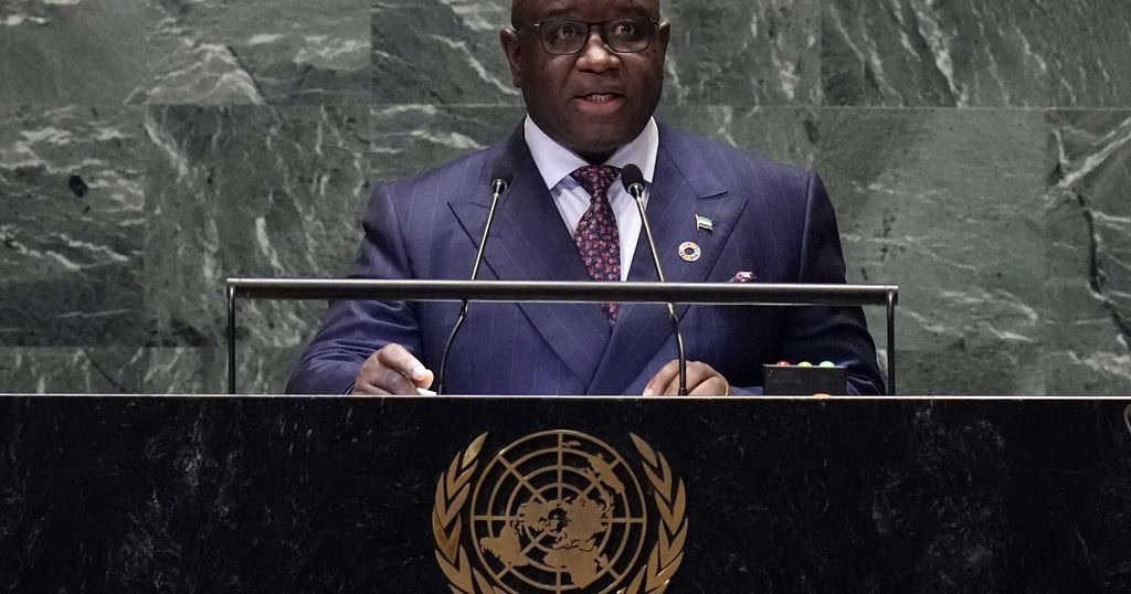 ECOWAS chief makes surprise visit to Burkina Faso