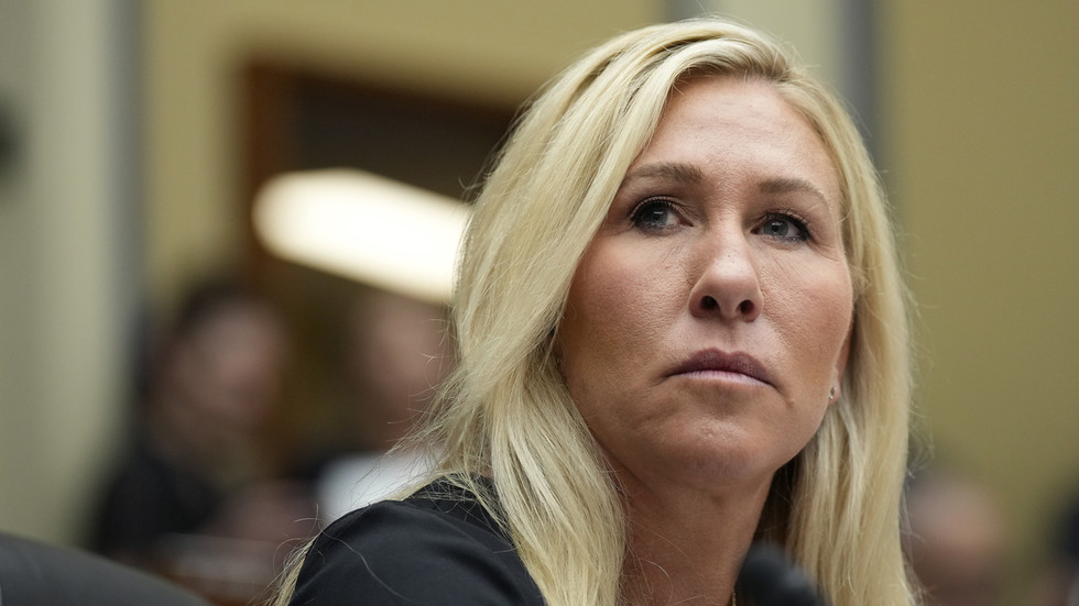 US lawmaker warns of ‘powerful people’ trying to silence her over Epstein  — RT World News