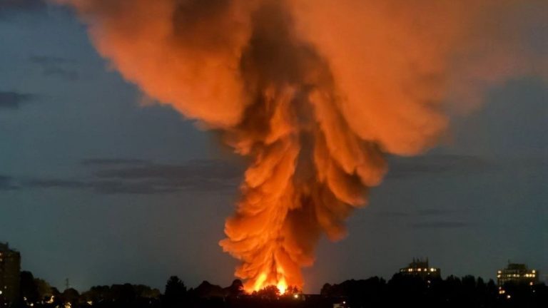 Massive blast rocks town in South West England (VIDEOS) — RT World News