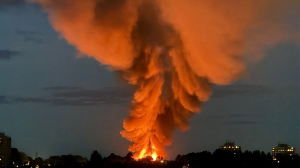 Massive blast rocks town in South West England (VIDEOS) — RT World News