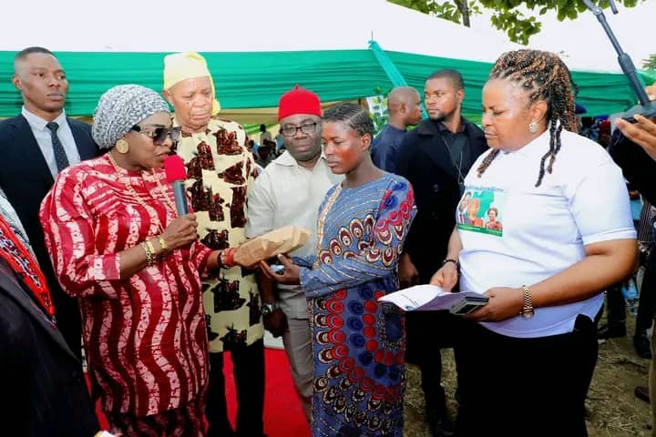 Ebonyi govt disburses N100m, relief materials to 894 Afikpo flood victims