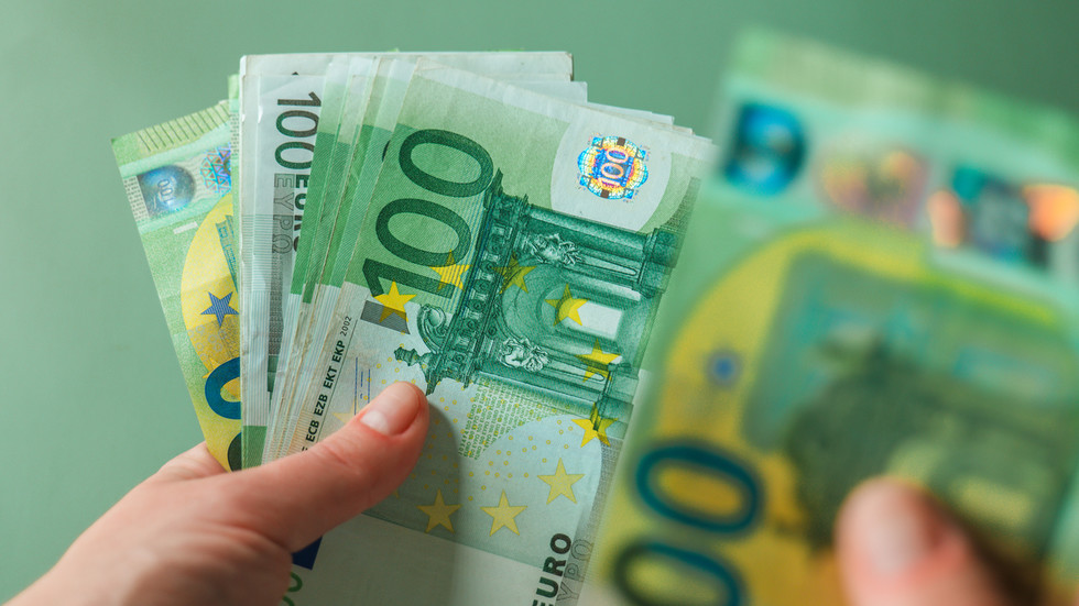 French debt a danger to Eurozone – DW — RT World News