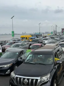Oworonshoki residents block Third Mainland Bridge over demolition of houses