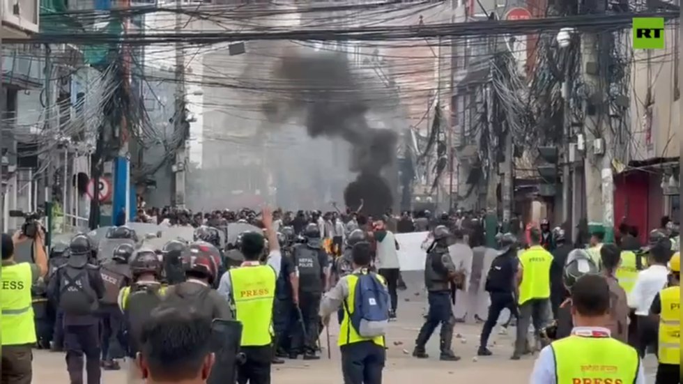 Nepal lifts social media ban after protests result in 19 deaths — RT World News