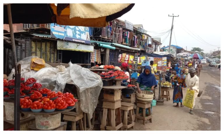 Nigerians experience slight drop in food commodities prices