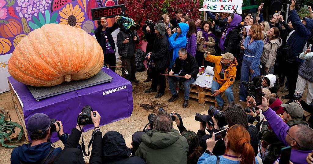 Russian Farmer breaks national record with 969 kilo pumpkin at giant vegetable showdown