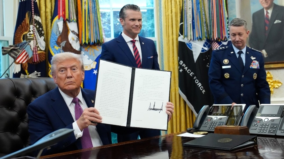 Trump orders name change for Department of Defense — RT World News