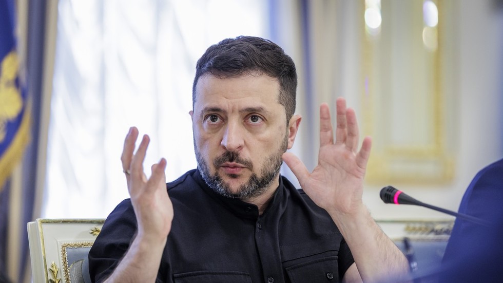 Zelensky refuses EU states Russian oil and gas — RT World News