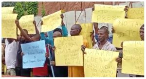 Warri Constituency Leaders Protest At INEC HQ, Seek Stoppage Of Voter Registration • Channels Television