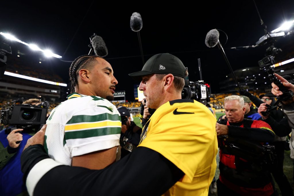 Aaron Rodgers falls short as Jordan Love leads Packers to Green Bay Packers v Pittsburgh Steelers - NFL 2025 - Source: Getty