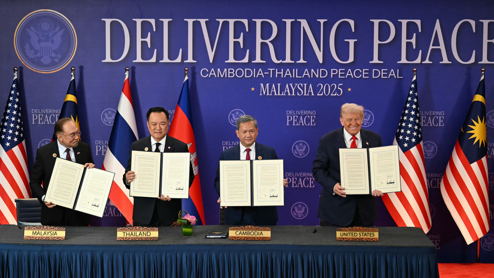 Cambodia Thailand sign ceasefire deal Thailand and Cambodia ink ceasefire deal (VIDEO) — RT World News