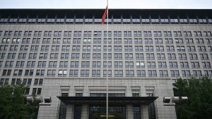 Beijing warns of retaliation over US tariff ultimatums — RT World News