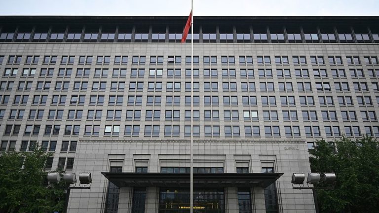 Beijing warns of retaliation over US tariff ultimatums — RT World News