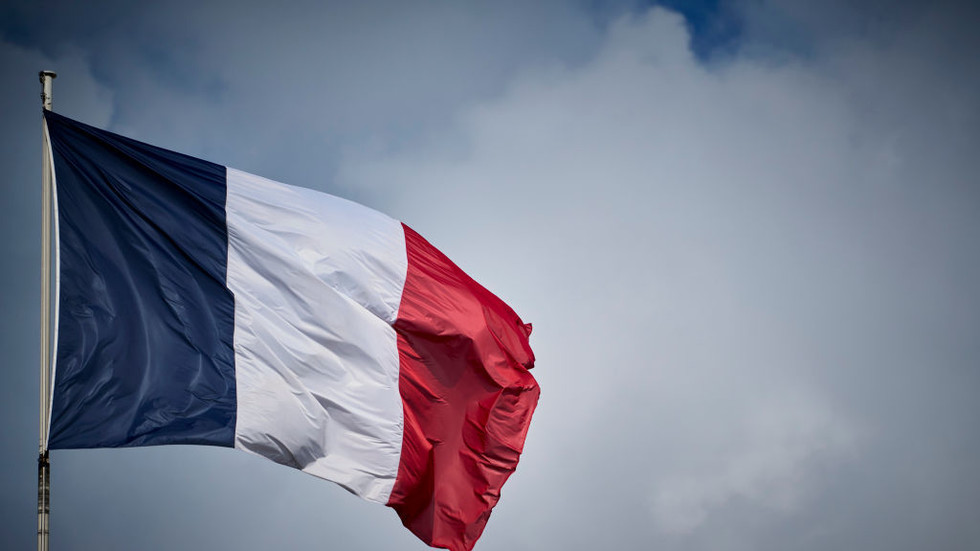 S&P downgrades France’s credit rating — RT World News