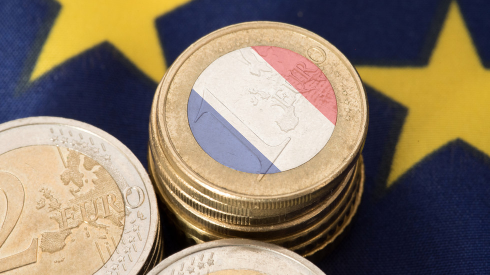 France faces economic suffocation due to debt crisis France’s Central Bank chief warns of economic ‘suffocation’ — RT World News