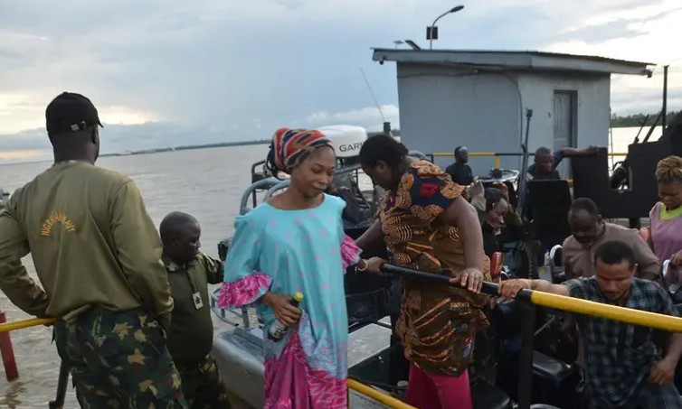 Nigerian Navy reunites 17 abduction victims with families — Daily Nigerian