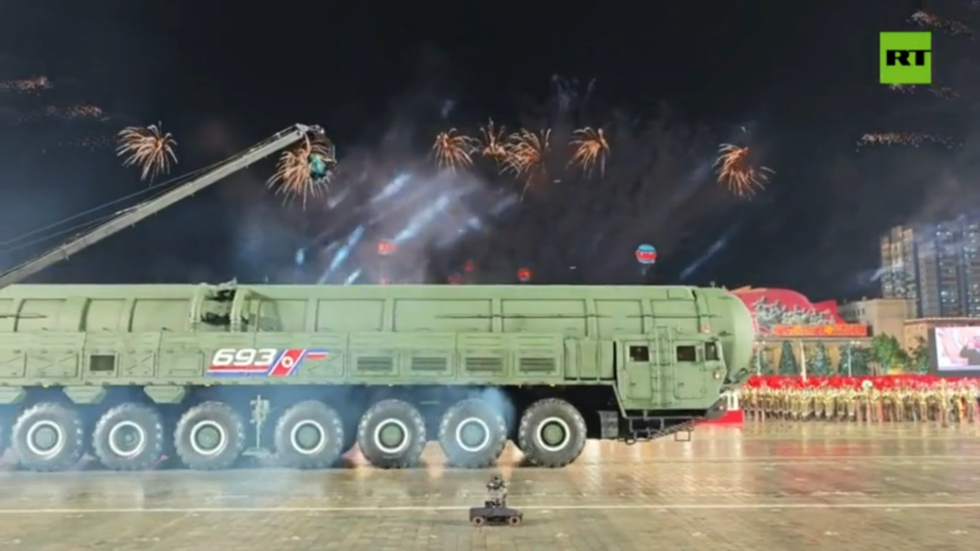 North Korea shows off giant new ICBM (VIDEO) — RT World News