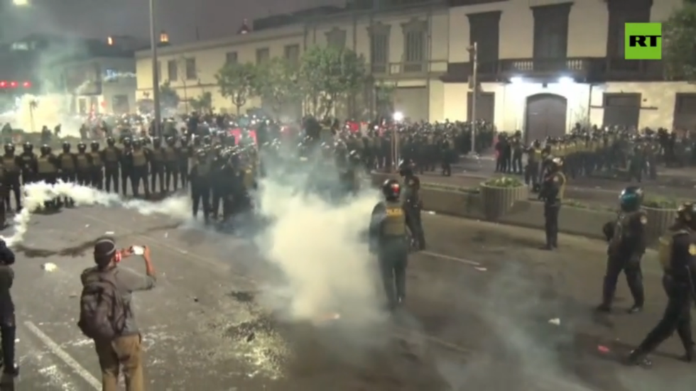 One dead, over 100 injured in youth-led protest in Peru (VIDEOS) — RT World News
