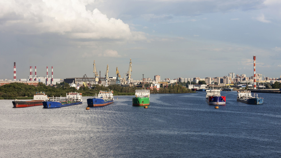 Russian oil keeps flowing despite US pressure – Bloomberg — RT Business News