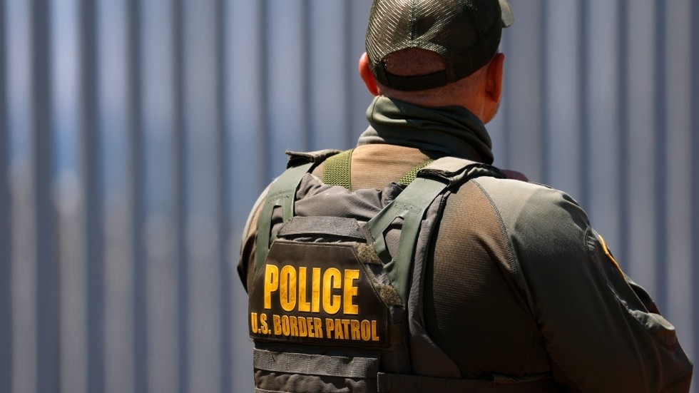 Trump cuts US refugee cap to 7500 Trump sets record-low cap on refugee admissions — RT World News